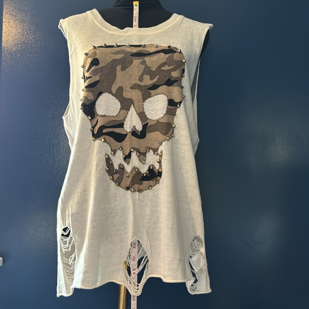 #vintage#punkrock#oversizedtanktop#spikes#camo#sweaterwithoutsleeves
